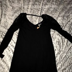 Women’s black American Eagle arm lace dress